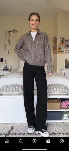 Cute Outfits With Dress Pants, England Inspired Outfits, Winter Semester Outfits, Sporty Chic Work Outfit, Buisness Casual Womans Outfit, Buissness Clothes Casual Women Winter, Work Outfit Autumn Office Wear, Office Sweater Outfits Women, Look Older Outfits