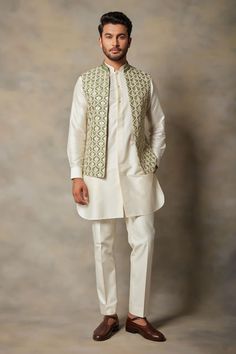 Shop for these amazing collections of Green Moonga Silk Embroidered Applique Floral Bundi And Kurta Set For Men by Gargee Designers online at Aza Fashions. Kurta Pajama Koti Men, Kurta Pajama Jacket Men, Koti Kurta For Men Wedding, Mens Wedding Wear Indian, Indian Wedding Outfits For Men, Wedding Guest Outfit Men, Indian Wedding Suits Men, Stylish Boy Clothes, Ceremony Outfit