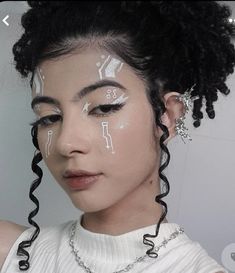 Futuristic Alien Makeup, Alien Futuristic Aesthetic, Sfx Makeup Aesthetic, Alien Fashion Futuristic, Cyberpunk Makeup Ideas, Alien Makeup Looks, Sister Nivedita, Futuristic Fashion Aesthetic, Cybercore Makeup