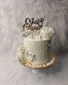 16 Unique Engagement Cake Ideas For A Memorable Engagement Party. Cake Decorating For Engagement, Engagement Cakes Indian, Cake Ideas For Engagement, Engagement Preparation Ideas, Indian Engagement Cake, Marriage Cake Design, Cakes For Engagement Couple, Unique Engagement Cake, Engagement Cake Designs Classy