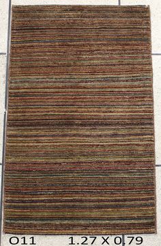 an area rug on the floor is shown with measurements for size and width, as well as