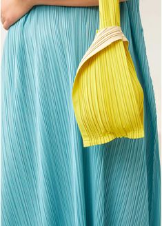 LOOKS | PLEATS PLEASE ISSEY MIYAKE | BRANDS | ISSEY MIYAKE INC. Dress Kitenge, Issey Miyake Bag, Pochette Diy, Kitenge Fashion, Issey Miyake Pleats Please, Clothing Brand Logos, Street Style Bags, Drawing Fashion, Clothes Winter