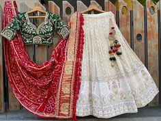 Indian Fits, White Lehenga Choli, Ceremony Outfit, Green Lehenga Choli, Blouse Lehenga, White Lehenga, Saree Bollywood