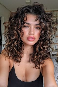 Wolf Haircut For Curly Hair, Curly Hair Color Ideas Balayage Curls, Curly Hair Layers Medium, Money Piece Curly Hair, Layered Curly Haircuts Natural Curls, Naturally Curly Hair Cuts, Wavy Curly Hair Cuts, Long Layered Curly Hair Face Framing, Golden Balayage