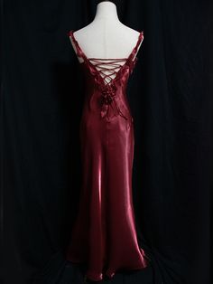 Step into timeless elegance with our Dark Red Vintage Floral V-neck Evening Gown. This stunning mermaid dress features a classic V-neckline that accentuates your décolletage, while the intricate florals add a touch of vintage charm. The lace-up back not only provides a perfect fit but also adds an element of sophistication and allure. Crafted from high-quality materials, this evening gown hugs your curves beautifully, flaring out at the bottom to create a dramatic mermaid silhouette. Perfect for Dark Feminine Dresses Long, Wine Red Homecoming Dress, Dark Red Vintage Dress, Elegant V-neck Gown With Corset Back, Formal V-neck Gown With Corset Back, Formal V-neck Evening Dress With Corset Back, Red V-neck Mermaid Dress For Evening, Red V-neck Mermaid Evening Dress, Red V-neck Mermaid Dress For Prom