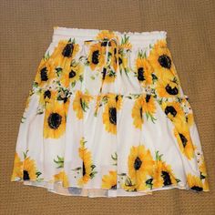 Never Worn Amazon Essentials Sunflower Skirt Size Small. No Holes Or Stains. Cute Cheap Yellow Skirt, Yellow Mini Skirt For The Beach, Casual Yellow Mini Skirt With Floral Print, Cheap Yellow Mini Skirt, Sunflower Skirt, Casual Yellow Floral Print Mini Skirt, Amazon Essentials, Womens Skirt, Sunflower