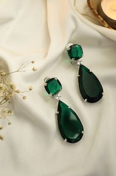 Beautiful Emerald danglers with a curated tear-drop design to be your perfect mate for the evening. Add this head-turning pair of emerald earrings to your jewelry wardrobe and make an elegant style statement. Sparkle with the fashionable emerald drop danglers. The earlobe is a graceful piece of contemporary jewelry and Bollywood jewelry. An impeccable Indian fashion cocktail jewelry dangler to embellish your look. Emerald Green Jewelry, Green Statement Earrings, Emerald Green Stone, Emerald Earrings Drop, Emerald Green Earrings, Earrings Emerald, Cocktail Jewelry, Green Stones, Bollywood Jewelry