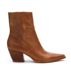 These boots are a testament to quality craftsmanship and luxury materials, getting even better with time. Crafted from vintage tan leather. Shop Now! Matisse Boots, Zapatos Mary Jane, Fall Fashion Trends, Boots For Sale, Outfit Casual, Leather Ankle Boots, Brown Boots, Tan Leather, Stylish Women