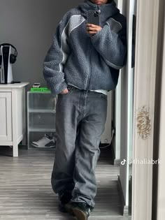 Baggy Clothes Aesthetic Boy, Rainy Days Aesthetic, Outfits For Rainy Days, Baggy Clothes Aesthetic, Softboy Outfits, Guy Outfit, Male Outfit, Basic Streetwear, Outfit Grunge