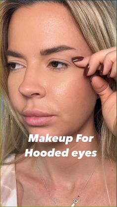 Beginners Simple Makeup Routine for Back to School with Affordable and Drugstore Products Mata Hooded, 5 Min Makeup, Makeup For Hooded Eyes, Makeup For Hooded Eyelids, Beautiful Liar, Eyeshadow For Hooded Eyes, Quick Makeup Tutorial