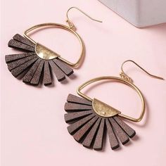 Brown Metallic Leather And Gold Arch Drop Earrings. New On Earring Card. Eardrop Height 1.7" Eardrop Width 1.5". Comes With Rubber Earring Backs. Free People Earrings, Diy Leather Earrings, Free People Jewelry, Tassel Drop Earrings, Fan Earrings, Leather Earrings, Metallic Leather, Leather Jewelry, Earring Backs