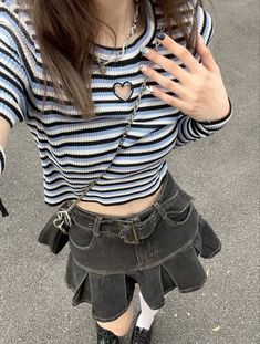 Outfit Inspo Downtown Girl, Outfit Inspo Downtown, Korean Aesthetic Outfits, Pretty Girl Aesthetic, Makeup Chinese, Korean Fashion Kpop Inspired Outfits, Downtown Girl Aesthetic, Chinese Social Media, Aesthetic Nail