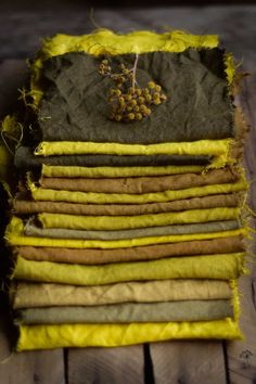 Olive - Mustard Natural Fabric Dye Diy, Tinta Natural, Natural Dye Fabric, Eco Dyeing, Diy Textiles, Eco Print, Final Exam, Dye Fabric, Botanical Dyeing