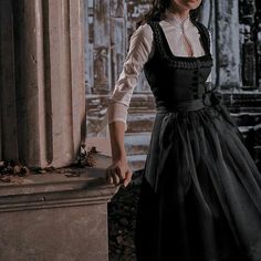 Draco X Reader, Vampire Bride, Royal Core, Medieval Aesthetic, Royalty Aesthetic, Royal Aesthetic, Old Fashion Dresses, Medieval Dress, Dress Aesthetic