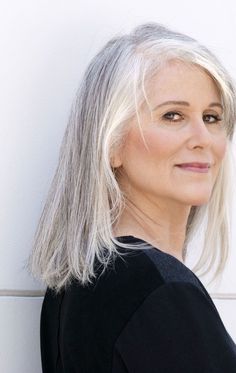 Beautiful gray hair Grey Hair Wig, Haircut For Older Women, Older Women Hairstyles, Grey Hair