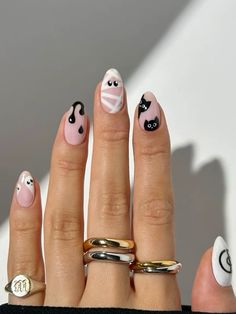 #HalloweenPin24 Gel Nails Art, Halloween Nails Ideas, Chic Pattern, Womens Nails, Popular Designs, Gel Nail Art, Nail Decals