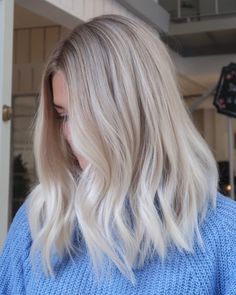 Light Blonde Balayage On Blonde Hair, Ash Light Blonde Hair, Very Light Ash Blonde Hair, Balayage Light Blonde, Short Light Blonde Hair, Blonde Ash Hair, Ice Blonde Balayage, Blonde Balayage Short Hair, Short Blonde Balayage