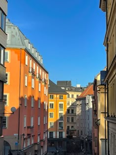 an alleyway in the city with tall buildings