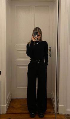 Black Christmas Outfit, Cute Preppy Outfits For School, Black Turtleneck Outfit, Outfits For Warm Weather, Corporate Outfit, Preppy Outfits For School, Look Confident, Turtleneck Outfit, Workwear Essentials