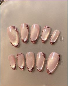 It can be anything, as long as it's holiday-themed! Press On Nail Designs Nailart, Japanese Nail Art Simple, Japanese Gel Nail Designs, Chinese Nails Designs, Baroque Nails, Press On Nail Designs, Press On Nails Design, Nailart Designs