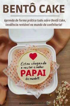 a cake in a box with the words papai written on it