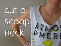 How to cut a boat neck - Make a boat neckline on a shirt - Easy DIY ... Cut T Shirt Neckline, Cut A Tshirt, T Shirt Tutorial, Shirts Diy, Cut Off Shirt, Make A Boat, Diy Tote, Dress Up Jeans, Crochet For Beginners Blanket