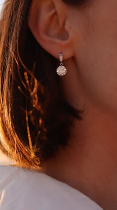 These bestselling drop earrings feature step cut baguette and round brilliant cut stones that brilliantly catch the light from all angles. A classic for any jewellery collection. Must Have Earrings For Women, Daily Use Diamond Earrings, 1ct Diamond Earrings, Diamond Earrings For Daily Wear, Solitaire Drop Earrings, Daily Gold Earrings, Diamond Earrings Drop, Classy Jewelry Earrings, Modern Gold Earrings