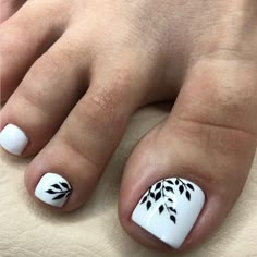 Black And White Toenail Designs, White Pedicure Toenails With Design, Black And White Toe Nail Designs, Foot Nail Art Design, Summer Toe Nails Designs, Toe Nails Designs For Summer, White Toenail Designs, Toe Nail Colors For Summer, Toes Nails Designs