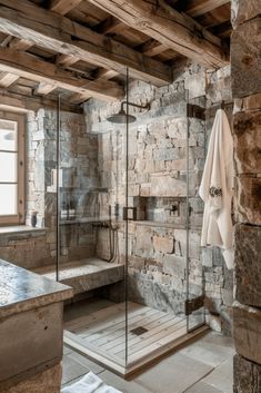 52+ Earthy Bathroom Ideas to Create a Spa-Like Escape Earth Tone Bathroom, Earthy Bathroom Ideas, Stone Tile Bathroom, Organic Modern Bathroom, Earthy Bathroom, Tranquil Bathroom, Natural Stone Bathroom, Stone Tub, Stone Shower