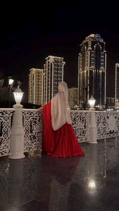 Dark Hijab Aesthetic, Rich Hijabi Aesthetic, Hijabi Business Women, Rich Hijabi, Hijabi Girl Dp, Amira Core, Hijabi Pictures, Muslim Aesthetics, Arabic Aesthetic