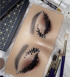 Black And Silver Eye Makeup, Silver Eye Makeup, Black Eye Makeup, Crystal Makeup, Carnival Makeup, Witch Makeup