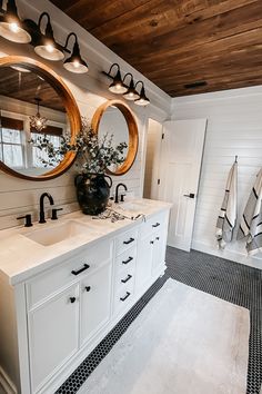 Other luxurious bathroom ideas include using soft hues and statement tiles. Darker shades are more dramatic and can be paired with gold fixtures. Shiplap Bathroom, Small Bathroom Renovations, Pool Bath, Bathroom Closet, Modern Farmhouse Bathroom, Farmhouse Bathroom Decor, Small Bathroom Decor, Bathroom Remodel Master, House Bathroom