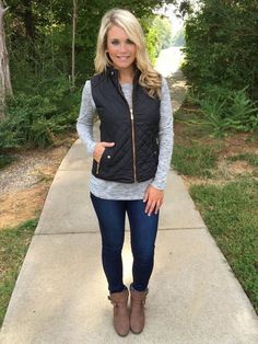 Black vest | @giftryapp Quilted Vest Outfit, Vest Outfit Ideas, Puffer Vest Outfit, Vest Outfits For Women, Vest Outfit, Travel Clothes Women, Outfits For Women