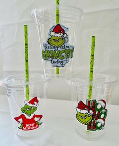 Grinch theme clear plastic cups Perfect for Christmas party decor  This cup comes with paper straw Grinch design  Cup size 16 OZ You can chose from 3 diffident sticker designs  -feeling extra grinch today -hohoho  -merry grinchmess Grinch Christmas Theme Party, Grinch Party Ideas For Adults, Grinch Table Decorations, Grinch Food Ideas Parties, Grinch Party Decor, Grinch Cups, Grinch Party Decorations, Grinch Themed Christmas Party, Grinchmas Party