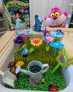 #disneysensory #aliceinwonderland Inside Out Sensory Bin, Alice In Wonderland Sensory Bin, Toy Story Sensory Bin, Disney Daycare Theme, Alice In Wonderland Activities For Kids, Disney Sensory Bin, Alice In Wonderland Activities, Summer Sensory Bin