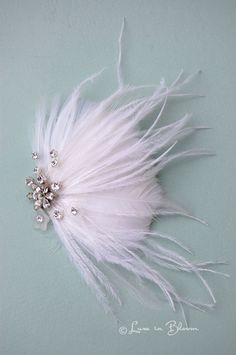 Beautiful Romantic White Wedding Feather Fascinator By Luxe in Bloom Woodland Fairy Wedding, Rhinestone Hairpiece, Majorette Uniforms, Retro Weddings, Feather Hair Pieces, Ballet Hairstyles, Feather Flowers, Fascinator Hair, Classic Weddings