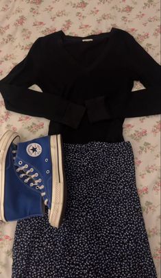 School Outfits Highschool 2024, November School Outfits, Fall School Outfits Highschool, School Outfits Dress Code, Laufey Concert, Outfit Ideas Converse, 1990s Aesthetic, Back To School Outfits Highschool, Outfits Highschool