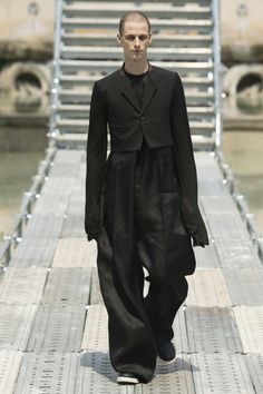 Rick Owens Fashion, Rick Owens Menswear, Mens Fashion Edgy, Rick Owens Men, Jackets Men Fashion, Menswear Collection, Mens Fashion Summer, Fashion Show Collection