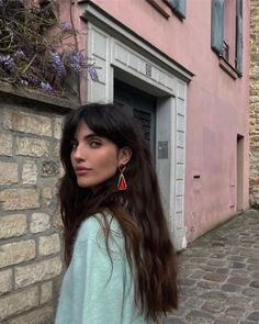 Parisian Long Hair, Briggite Bardot Hair, Parisien Hairstyles, Wavy Hair Bangs Square Face, Italian Shag Haircut, Messy French Hair, Curtain Bangs With Hat, European Bangs, French Bangs Wavy Hair