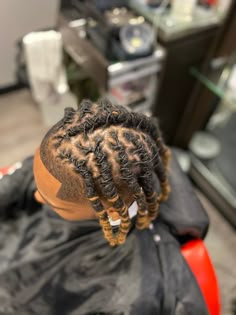 Fade Dreadlocks Men Styles, Short Dread Styles For Men Shaved Sides, Side Barrel Twist Locs, Medium Dreadlock Styles For Men, Faux Dreads Styles, Lox Hairstyles, Men Dreadlocks, Dread Ideas