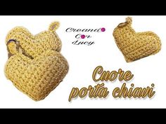 two crocheted heart shaped purses are shown with the words, cuere porta chiani