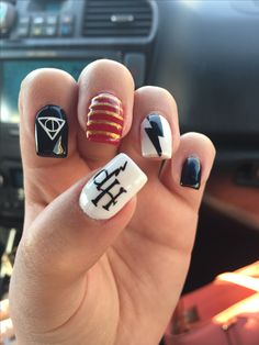 Harry Potter nail design by Levon nail spa Maquillage Harry Potter, Halloween Nail Art Designs, Stile Harry Potter, Nail Art Halloween, Kutek Disney, Nail Art Designs Diy