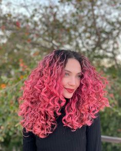 Curly hair Curly Hair Bright Colors, Curly Pink Highlights, Curly Hair Dyed Tips, Tight Curly Hair, Oc Hair, Hair 2025