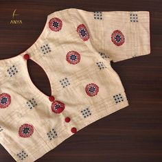 Ikat Blouse Designs, Blouse For Saree, Cloth Buttons, Zardosi Embroidery, Blouse Ideas, The Creeper