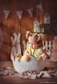 Варя и утята by Ekaterina Petreeva on 500px Baby Chicks Photography, Easter Baby Photos, Luxury Easter, Aesthetic Easter, Easter Mini Session, Easter Photoshoot, Easter Backdrops