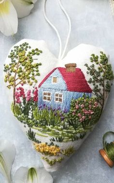 Embroidery Products, Embroidery Hearts, Hand Embroidery Projects, Hand Embroidery Flowers, Creative Embroidery, Sewing Embroidery Designs, Silk Ribbon Embroidery