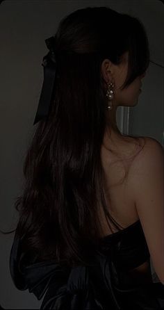 Hair Photography Aesthetic, Long Hair Aesthetic Girl, Dark Beauty Aesthetic, Dark Women Aesthetic, Pretty Black Hair, Black Hair Woman, Girl With Long Black Hair, Girl Aesthetic Dark, Female Elegance