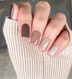 Engamadas: 8 ideas para pintar tus uñas con la tendencia beauty de esta primavera | Para Ti Nagellack Trends, Nude Nail Polish, Manicure Inspiration, Her Nails, Short Nail Designs, Neutral Nails, Manicure Y Pedicure