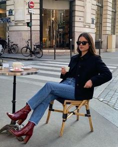 french cafe outfit heeled red boots jeans jacket sunglasses Everyday Outfits Petite, 2024 Fashion Trends Forecast, Parisian Fall Outfits, Mob Style, Spring Capsule Wardrobe, Paris Outfits, French Women, Fashion People