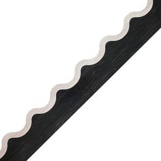 a black and white scalloped edge on a piece of wood